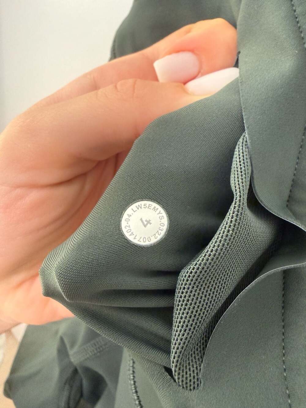 Lululemon Base Pace High-Rise Reflective Tight 25"
 Sz 4 - Picture 7 of 10
